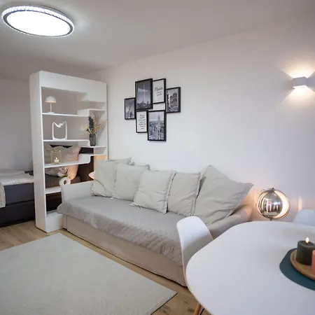 Cozy With Pool I U-bahn *